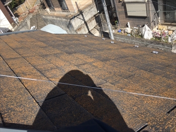 昭島市大神町にて屋根の点検、既存の屋根材はグリシェイドNEOでした